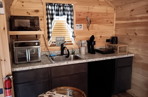 Senecaville Cottage | Cottage 3: Quiet Kickback Cottage, A Cozy Studio Style by Seneca Lake Marina