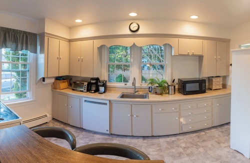 Cape Elizabeth House | Cottage by the Sea - Steps to Crescent Beach, a Quick Drive to Portland