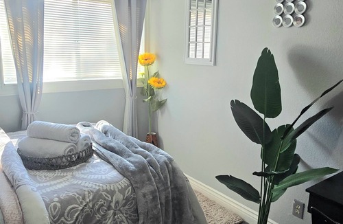 Fairview House | Country Cottage on 2Acre Estate Alameda County Gem 25min away SFO & OAK Airports