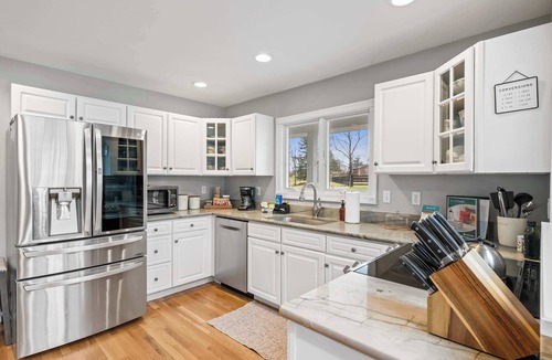 Florence House | Country Home with Hot Tub, Fire Pit, for 10 Guests!