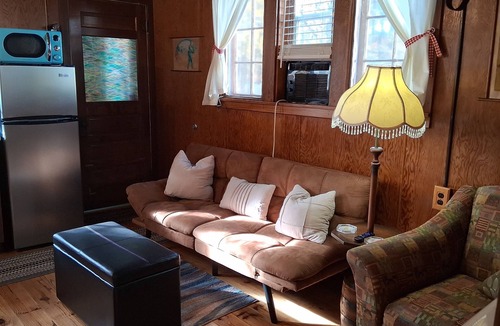 Broomfield Cabin | Cozy 1 Bdrm cabin/sleeps max 4. Fireplace/Lakefront/Boats included Open all year