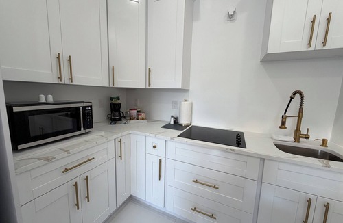 Sunshine Apartment | Cozy 1-bedroom apartment in lovely Lehigh Acres with AC