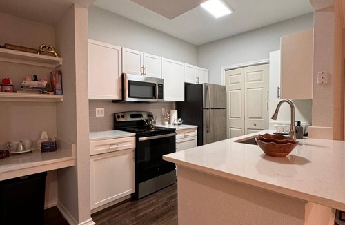 Energy Corridor Apartment | Cozy 1-bedroom apartment in serene Houston with AC and gym access