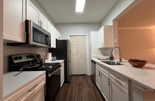 Energy Corridor Apartment | Cozy 1-bedroom apartment in serene Houston with AC and gym access