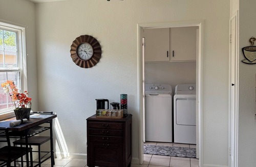 Oakland House | Cozy 1-bedroom house in welcoming Oakland with fitness room