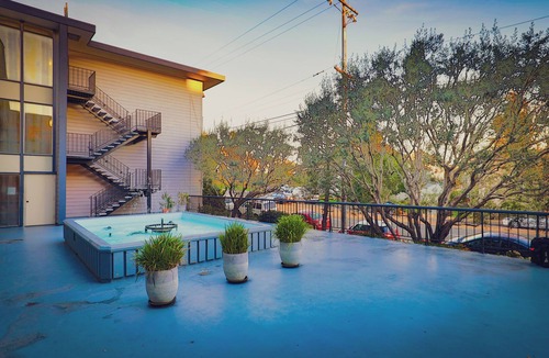 Bella Vista Condo | Cozy 1-bedroom Unit in Victorian style duplex w/WiFi, AC in welcoming Oakland