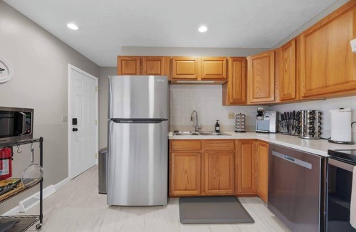 Johnstown House | Cozy 1-Story | King Bed | BBQ | Walk to Whit’s!