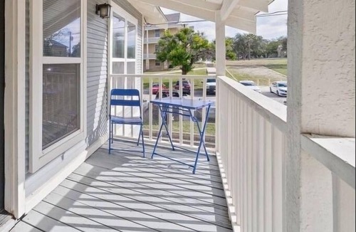 San Antonio Condo | Cozy 1BR located in the Historic District downtown just minutes from the Pearl!