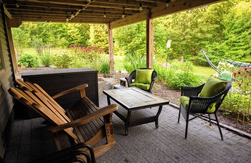 Farmington Apartment | Cozy 2 bedroom garden retreat in the Western Maine foothills