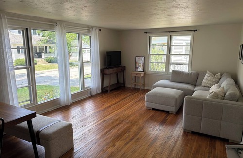 Chagrin Falls House | Cozy 2-bedroom house in Chagrin Falls Village, Walk to Everything