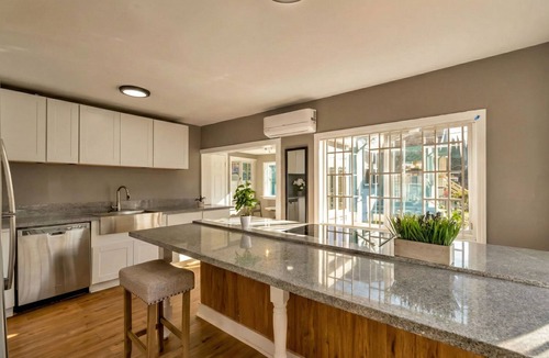 Oakland House | Cozy 2-bedroom house in welcoming Oakland with AC