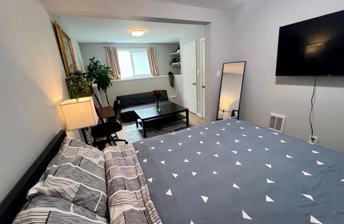 Russian Hill Apartment | Cozy 2-bedroom North Beach Basement Apartment in San Francisco Near Top Spots
