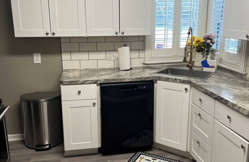 Dayton House | Cozy 2-bedroom perfect house in Dayton with air conditioning and backyard space