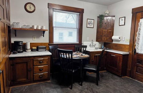 Lexington House | Cozy 2BR King Beds Near Mid-Ohio & Snow Trails Retreat