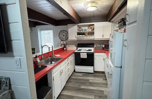 Bethany Beach Cottage | Cozy 4-bedroom cottage walking distance to private beach in Bethany Beach, DE