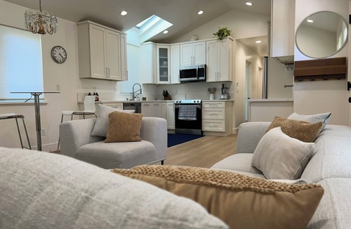 Mountain View Cottage | Cozy and Modern ADU cottage in Martinez