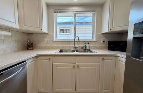 McCully - Moiliili Apartment | Cozy and Modern Honolulu Hale