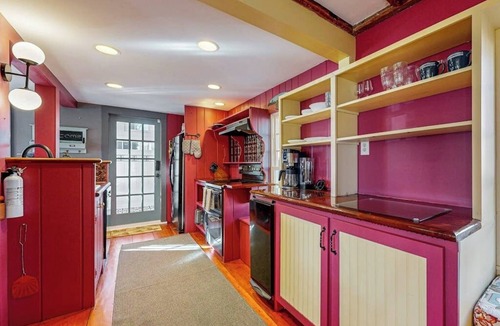 Wiscasset Apartment | Cozy apartment near the river: walk to town & local attractions
