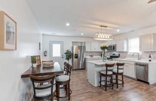 Villas House | Cozy Beach Cottage just minutes from historic Cape May Pet Friendly!