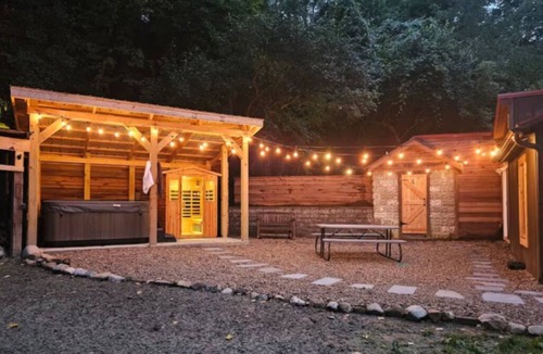 Darby Township Cabin | Cozy Bear Cabin Serenity Retreat in Orient, Ohio - Hot Tub, Sauna,