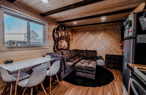 Big Lake Cabin | Cozy Big Lake Cabin + Private Spa House, Hot Tub & Sauna