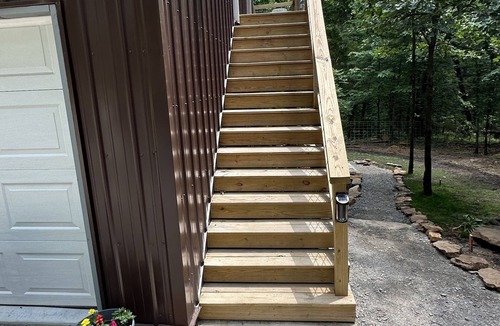 Goreville Cabin | Cozy Cabin in the Woods,Pet-Friendly! Treehouse feel on the large deck! Hot tub!