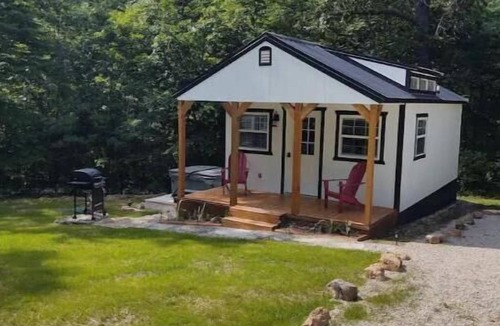Omaha Cabin | Cozy Cabin with hot tub,Near Branson,Thunder Ridge Arena, and Marina.