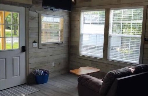 Omaha Cabin | Cozy Cabin with hot tub,Near Branson,Thunder Ridge Arena, and Marina.