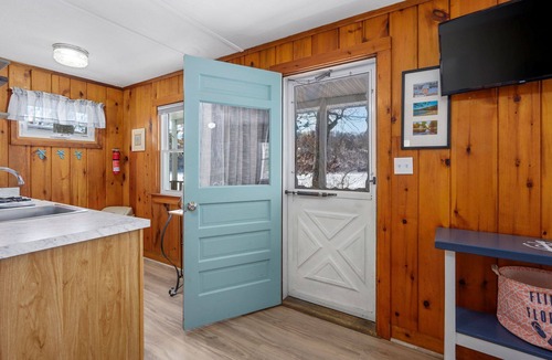 Silver Beach Cottage | Cozy Cape Cod Cottage with Peaceful Water Views