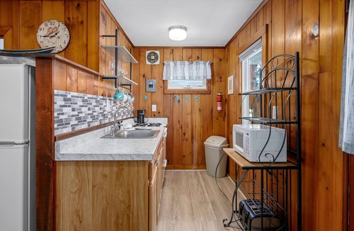 Silver Beach Cottage | Cozy Cape Cod Cottage with Peaceful Water Views