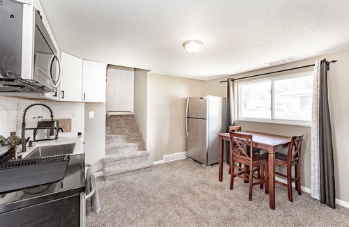 Village Seven House | Cozy Central Home w/Pikes Peak View & Fireplace. Hiking & Biking Galore!