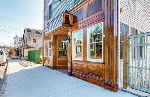 Northeast Harbor House | Cozy & Clean Second-Story Suite w/Kitchenette & Free WiFi - Walk to the Harbor