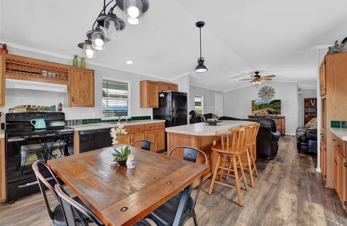 Pointblank House | Cozy Cottage on lake Livingston with Kayaks included