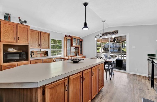 Pointblank House | Cozy Cottage on lake Livingston with Kayaks included