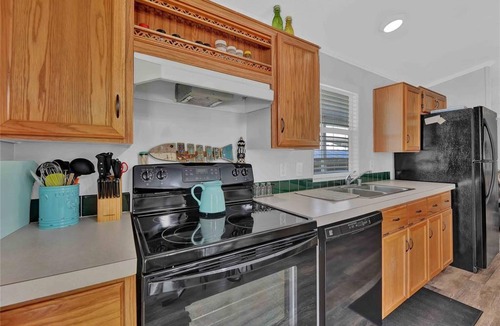 Pointblank House | Cozy Cottage on lake Livingston with Kayaks included