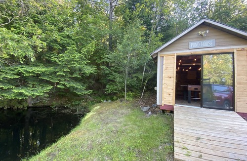 Bethel Cottage | Cozy Cottage w/Lil' Pond, Fenced Yard & Firepit (Dog friendly!)