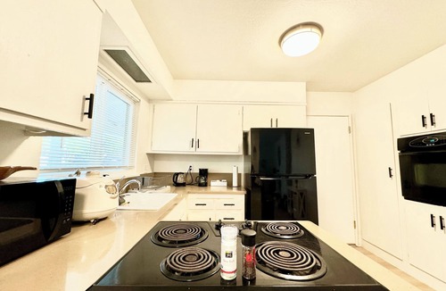 Concord House | Cozy Home with Wifi, AC, Washer & Dryer Near Napa, SF, Hospitals & Bay Area!