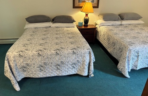 Somerset County Hotel | Cozy Hotel Room with 2 queen beds Jacuzzi Tub in The Forks on The Kennebec River