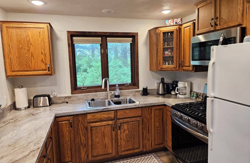 Kodiak Cabin | Cozy Island Lake Cabin in Kodiak