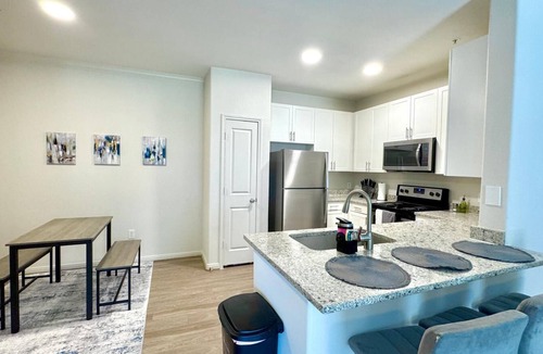 The Woodlands Apartment | Cozy-King Bed Apt in peaceful Spring-Woodlands
