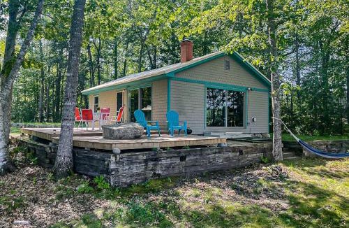 Mariaville House | Cozy lakefront cabin with amazing views, deck, firepit, & water access