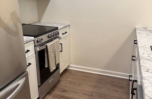 Dodds Addition Apartment | Cozy Lakeview Stay by the Beach