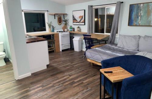 North Star House | Cozy Little Cabin Slumber Village 3