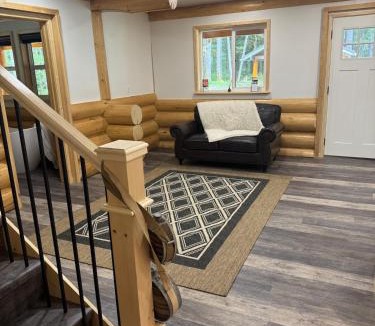 Gustavus House | Cozy log home