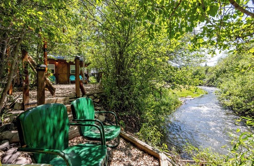 Samak House | Cozy Luxury River Front Home in Kamas with Hot Tub