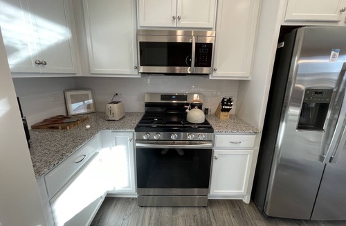 Terrell House | Cozy Modern 3 Bed Townhome Near Lake Norman and Shopping