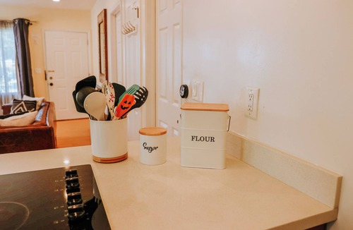 North Central House | Cozy Modern 3B/1B entire house w A/C in San Mateo, California. No pet/smoke