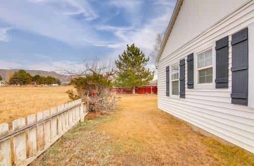 Ferron House | Cozy Mtn-View Retreat w/Yard: Near Hiking & Golf!