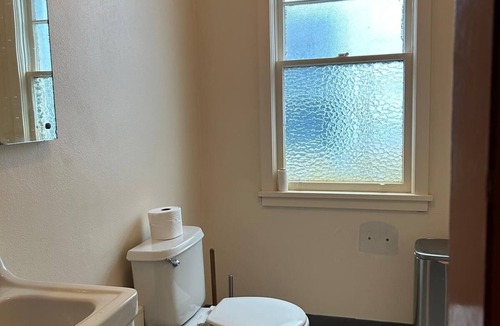 Seward Apartment | Cozy Queen Room-Prime Downtown Location