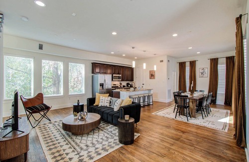 Washington Ave./ Memorial Park House | Cozy retreat 5 Min from Downtown Houston 4bd - Rooftop Views !